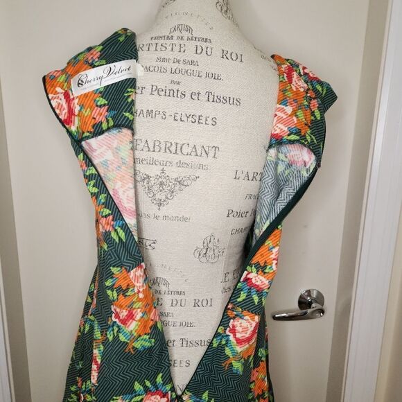 Cherry Velvet pinup dress - Picture 12 of 15